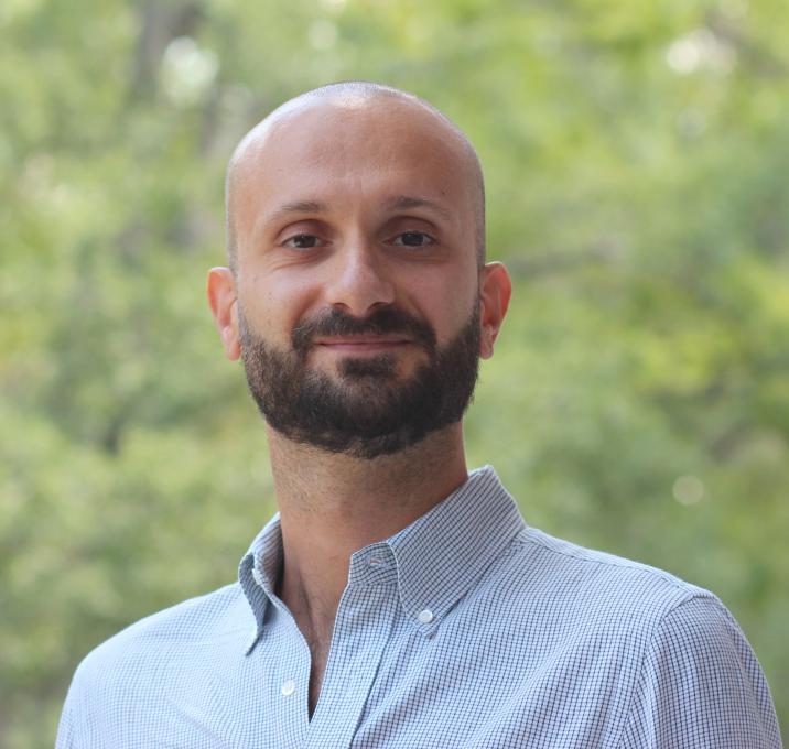 Mauro Resmini headshot in front of a garden